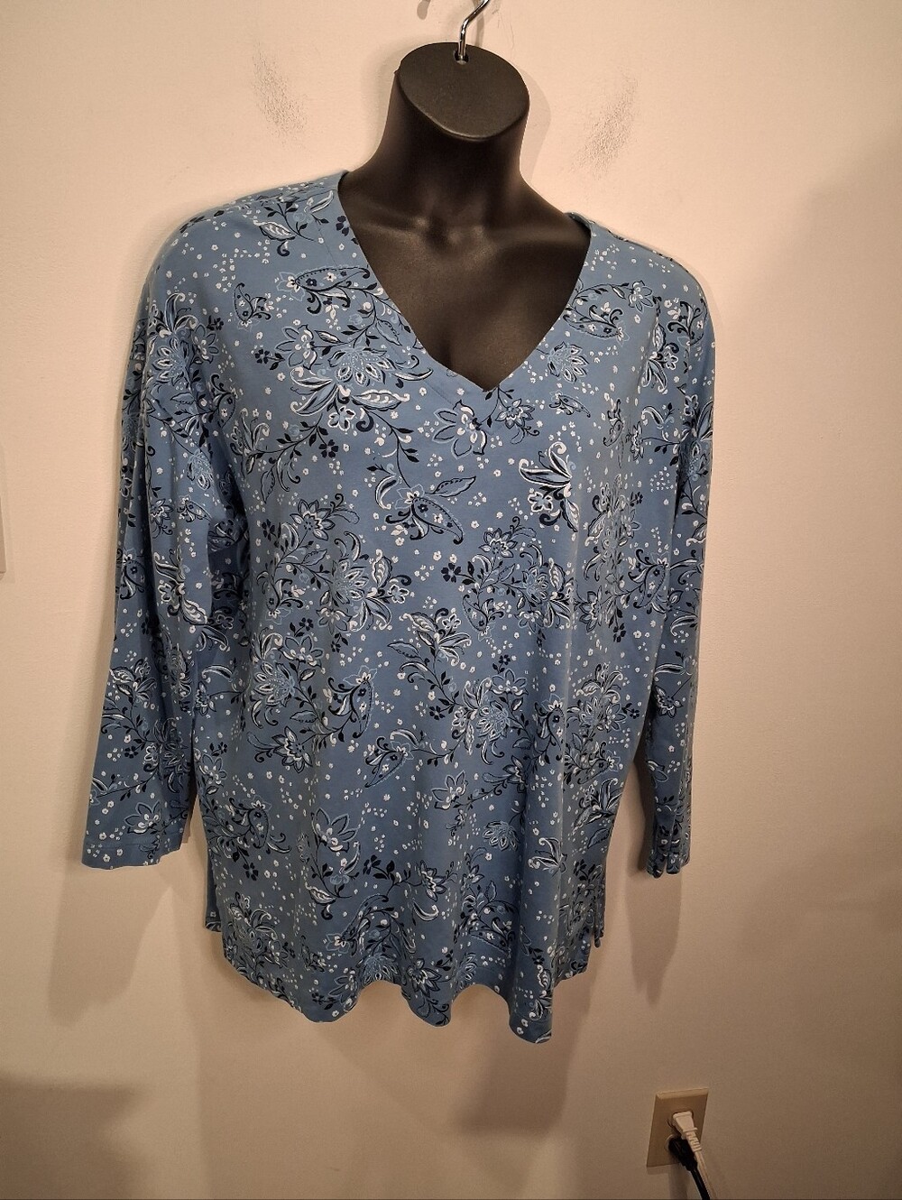 J Jill Size 2x Supima Cotton Blue Froal Vneck Top